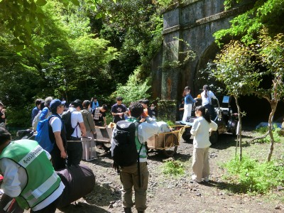 名城大学部ランスバンドの楽器搬入