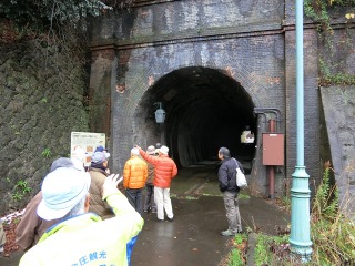 トンネル入口