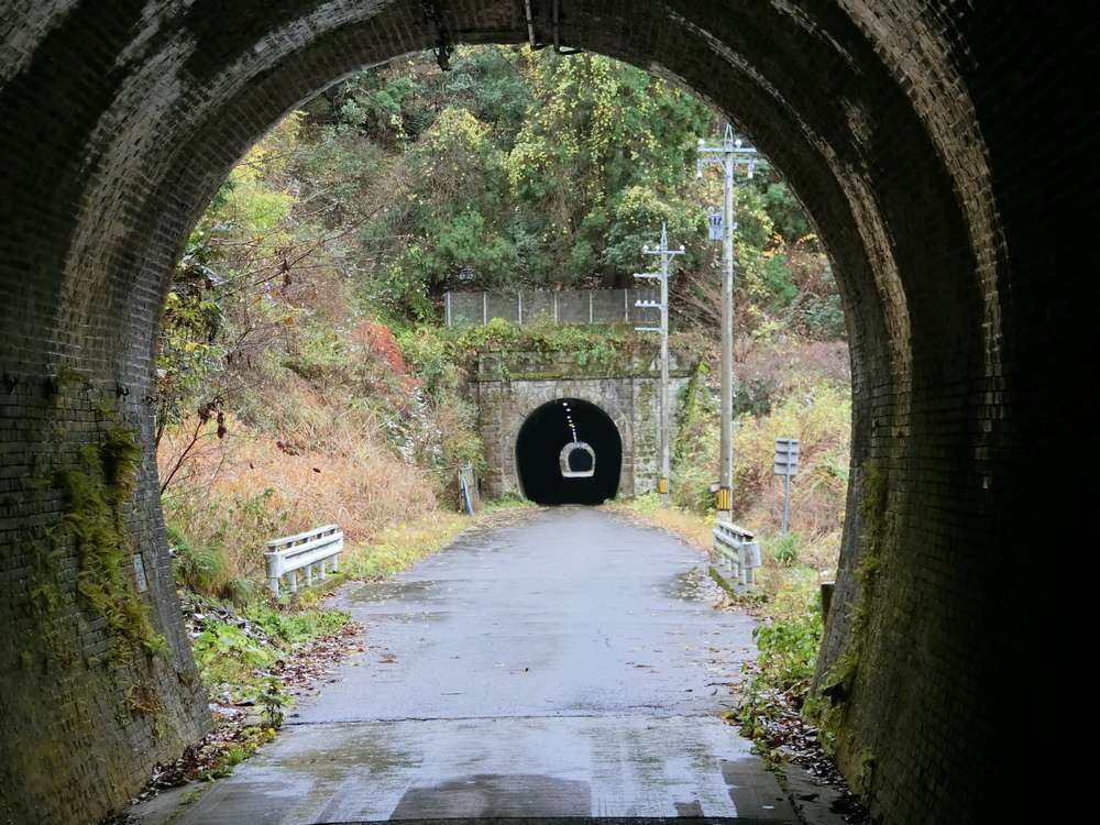 三連トンネル